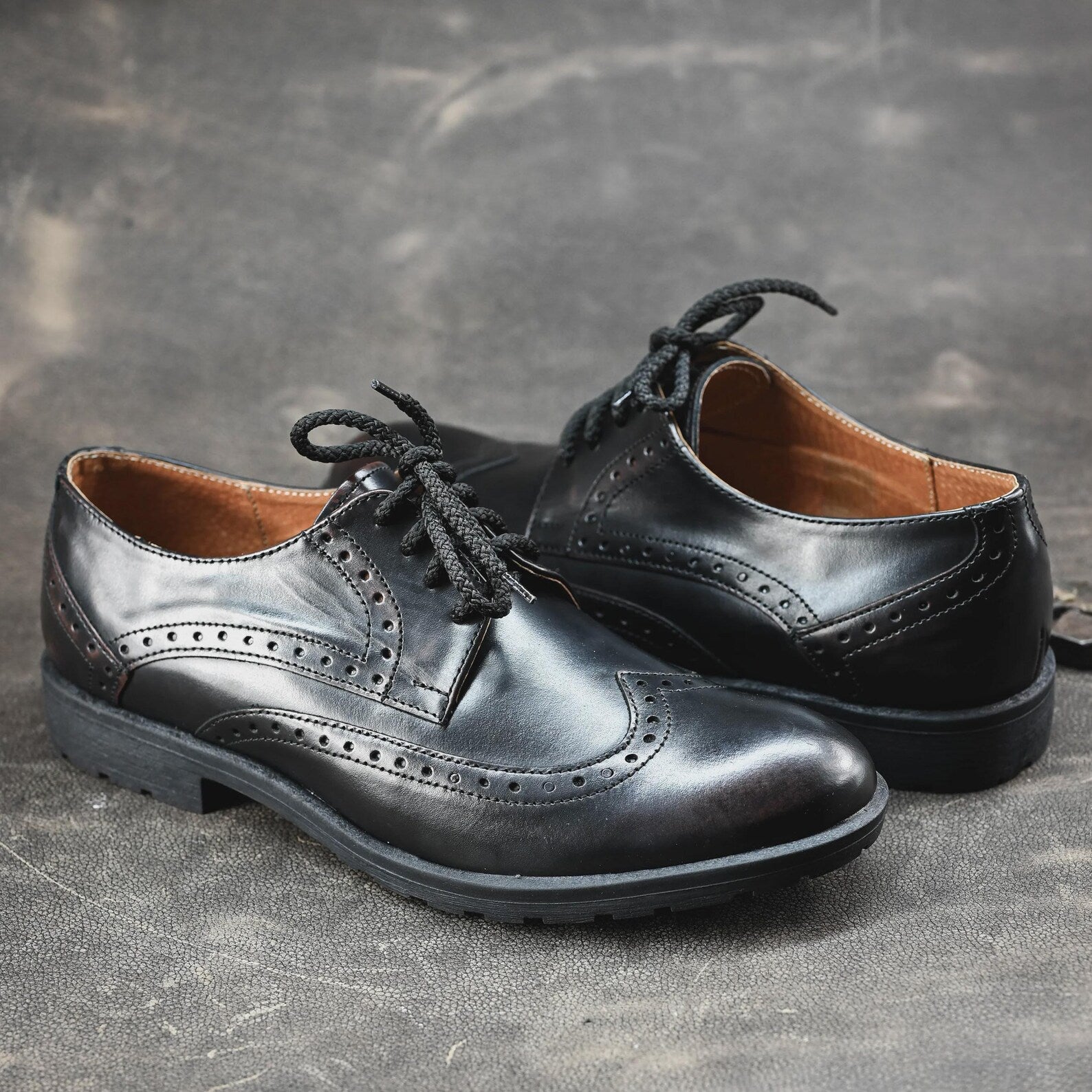 Handmade Black Leather Men’s Brogue Oxford Shoes – Classic Wingtip Derby